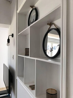 Comfort Apartment | Living area | 32-inch flat-screen TV with digital channels, LED TV - Katsikantaris Homes (Paphos)