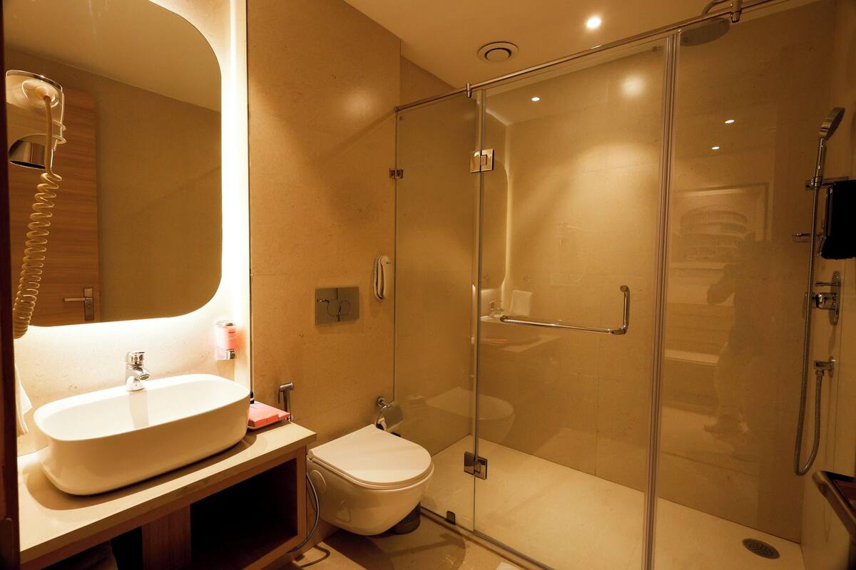 in-room safe, individually furnished, desk, laptop workspace