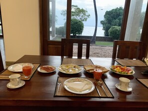 Free daily English breakfast - Aayu Lagoon (Negombo)