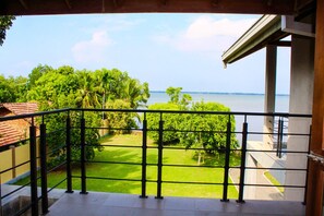 Deluxe Suite | Balcony view - Aayu Lagoon (Negombo)