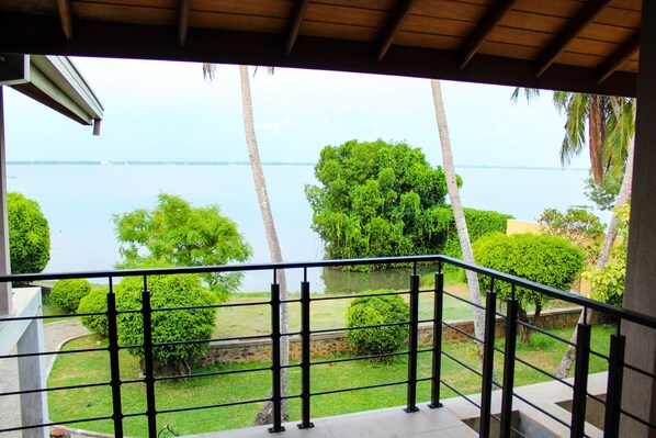 Standard Double Room | Balcony - Aayu Lagoon (Negombo)