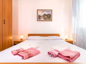2 bedrooms, free WiFi