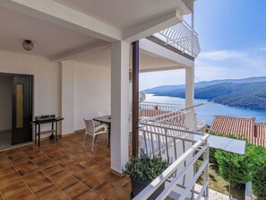 Property grounds - Nice apartment for 3 people with A/C, WIFI, TV and balcony (Labin)