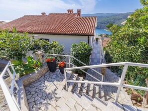 Property grounds - Cosy apartment for 4 guests with WIFI, A/C, TV and terrace (Labin)