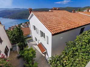 Exterior - Cosy apartment for 4 guests with WIFI, A/C, TV and terrace (Labin)