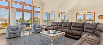 Fun for Shore 7-Bedroom Home in Whalehead