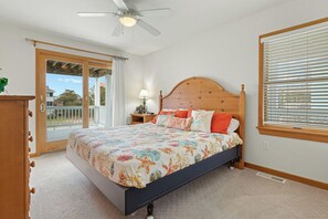 7 bedrooms, iron/ironing board, free WiFi, bed sheets - Fun for Shore 7-Bedroom Home in Whalehead (Corolla)