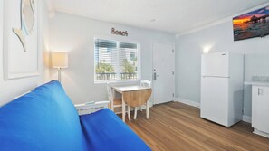 TV, ping pong - Pelican Pointe 225:Walk to Beach~Pool~Free Parking (Clearwater Beach)