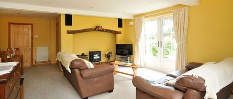 2 bedrooms, iron/ironing board, travel crib, free WiFi