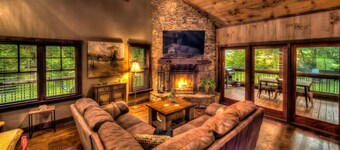 Creekside Cabin- 10 Mins from Blue Ridge