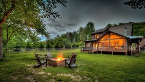 Terrace/patio - Creekside Cabin- 10 Mins from Blue Ridge (Mineral Bluff)
