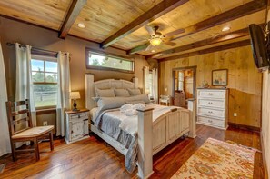 2 bedrooms, iron/ironing board, free WiFi, bed sheets - Creekside Cabin- 10 Mins from Blue Ridge (Mineral Bluff)