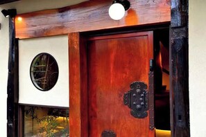 Exterior detail - "YUYUTEI" -Small traditional house- (台東区)