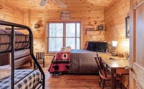 3 bedrooms, iron/ironing board, free WiFi, bed sheets - Cabin at Twin Creeks | Vacation Rental in Blue Rid (Blue Ridge)