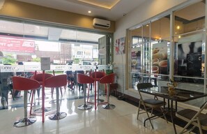 Lobby sitting area - Hotel Vindhika Pengayoman (Makassar)