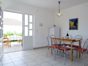 Dining - Lovely apartment for 8 people with WIFI, A/C, TV, terrace and pets allowed (Senj)
