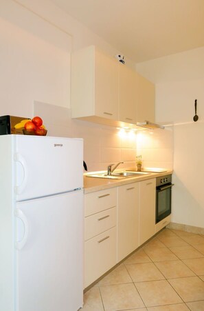 Kühlschrank, Ofen, Toaster