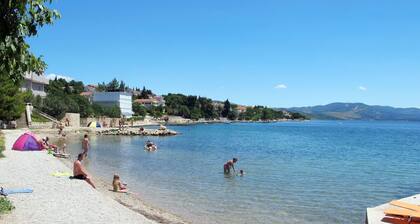 Lovely apartment for 6 people with WIFI, pool, A/C, TV and terrace