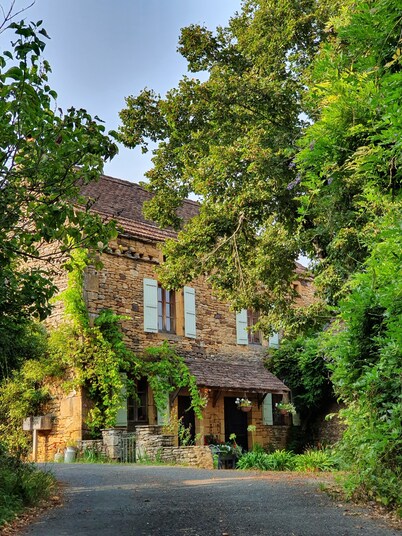 Family and pet-friendly 3 bedroom rural retreat close to river Lot and vineyards