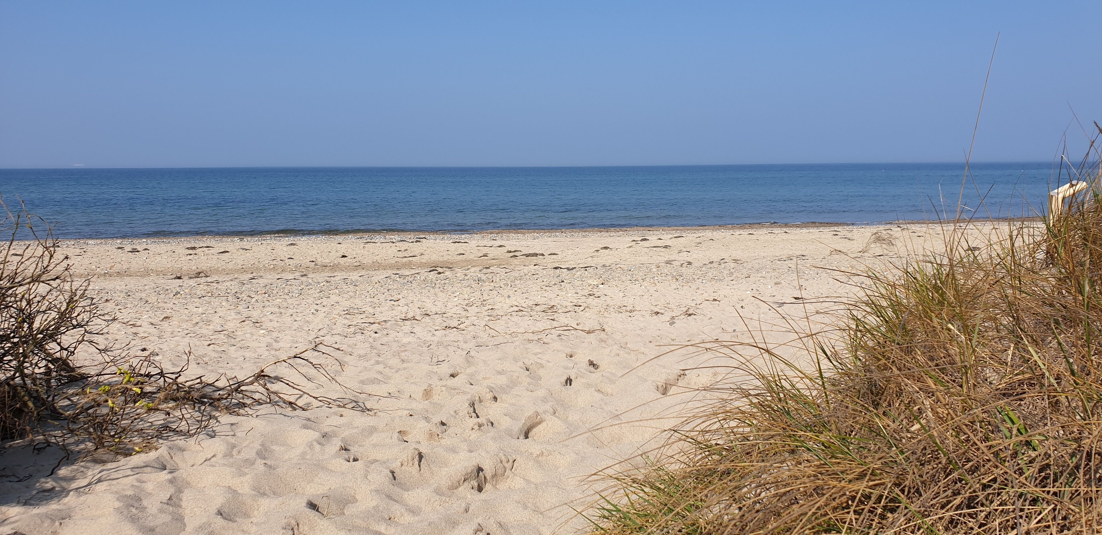 Aurinkotuoleja, rantapyyhkeitä