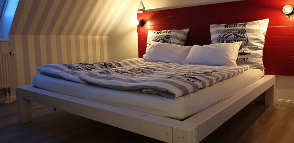 2 bedrooms, iron/ironing board, travel cot, WiFi