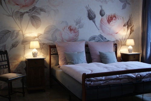 Appartement au rez-de-chaussée avec sa propre terrasse et jardin en zone rurale