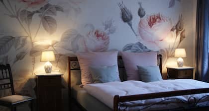 Appartement au rez-de-chaussée avec sa propre terrasse et jardin en zone rurale