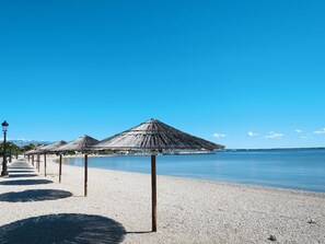 Beach - Cosy apartment for 3 people with pool, A/C, WIFI, TV, terrace and pets allowed (Zadar)