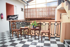 Tägliches inbegriffenes kontinentales Frühstück