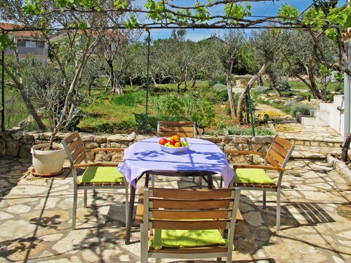 Bel appartement pour 4 personnes avec climatisation, WIFI, TV, terrasse et animaux admis