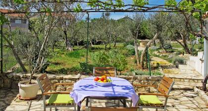 Bel appartement pour 4 personnes avec climatisation, WIFI, TV, terrasse et animaux admis