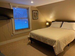 5 bedrooms, iron/ironing board, WiFi, bed sheets