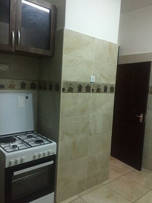 冰箱、烤箱、炉灶