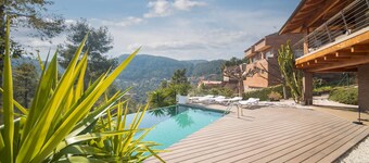 Villa con piscina infinita y vistas, BCN a 20min