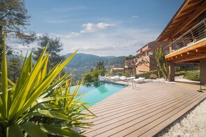 Pool - Villa Torrelles: Pool and views 20min to Barcelona (Torrelles de Llobregat)