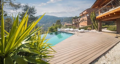 Villa avec piscine à débordement et vue - à 20 minutes de Barcelone!