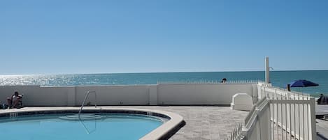 室外游泳池,恒温泳池