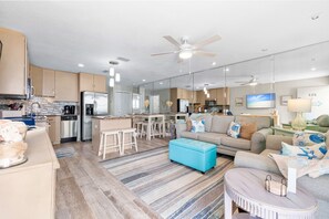 Smart TV - Sunset Chateau Beach Condo Star5Vacations (Treasure Island)