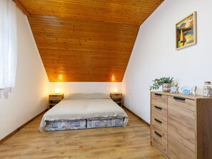 2 bedrooms, bed sheets
