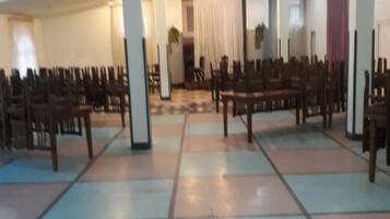 فطور أوروبي مجانًا يوميًا