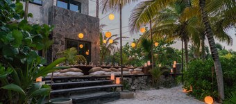 Huvila edessä sijaitseva ranta 11 riippuvuuskellojen teltalla, Tulum, Sian Kaan