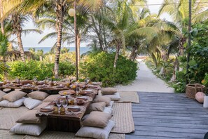 Outdoor dining - Beachfront Luxurious Villa in Tulum - Casa Maya Kaan (TULUM)