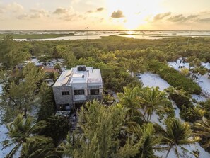 Exterior - Beachfront Luxurious Villa in Tulum - Casa Maya Kaan (TULUM)