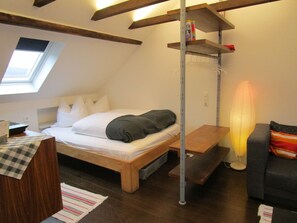 Ropa de cama hipoalergénica, minibar, caja fuerte