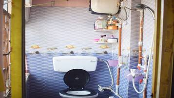 Bruser, hårtørrer, håndklæder, Sæbe