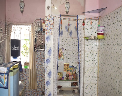 Dr. Anu’s Stay  NEAR TO I.S.I. ITS 15-20 MIn DRIVE FROM NSCBI AIRPORT.