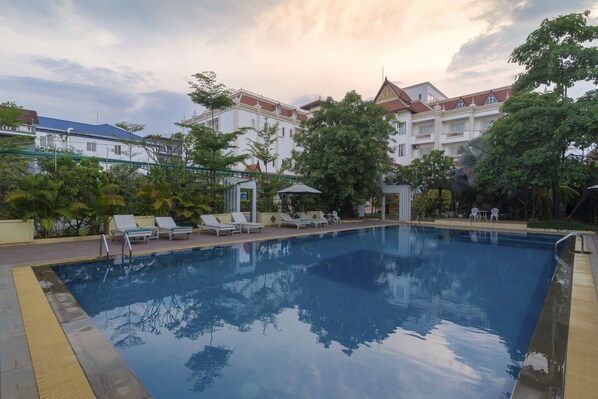 Outdoor pool, open 7:00 AM to 11:00 PM, pool umbrellas, pool loungers - Angkor White Swan Hotel (Siem Reap)