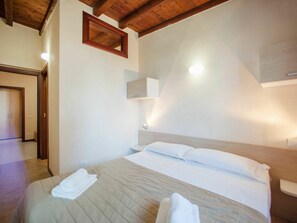 2 soverom, reiseseng for barn, wi-fi (inkludert) og sengetøy