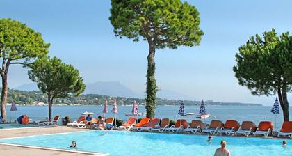 Beautiful apartment in villa for 4 guests with pool, WIFI, A/C, TV and terrace