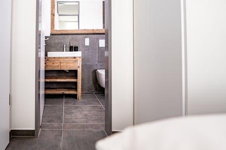Shower, hair dryer, heated floors, towels. Refugium am Wasserturm